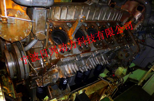 三菱S12柴油發動機噴油器的檢測、調整